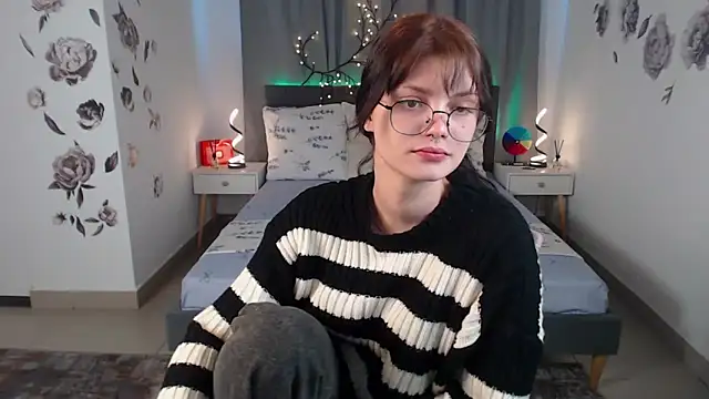 Snapshot of MileyRood chatting on 10-16-25, 11:24 MileyRood online show from 10-16-25, 11:24