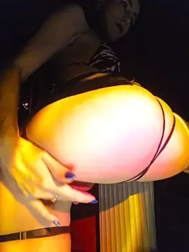 YuriXo online show from 12-16-25, 08:13