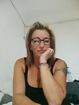 Snapshot of Fifi83Bell chatting on 09-30-25, 07:31 Fifi83Bell online show from 09-30-25, 07:31