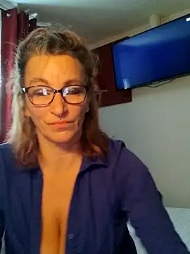 Fifi83Bell online show from 12-17-25, 12:43