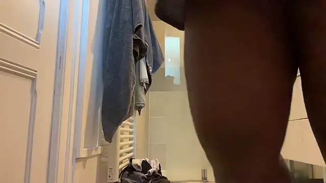 nanaisbackk online show from 11-04-25, 08:07