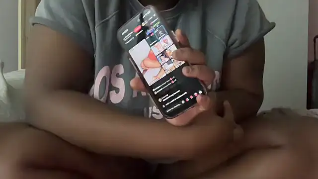 nanaisbackk online show from 10-27-25, 10:54