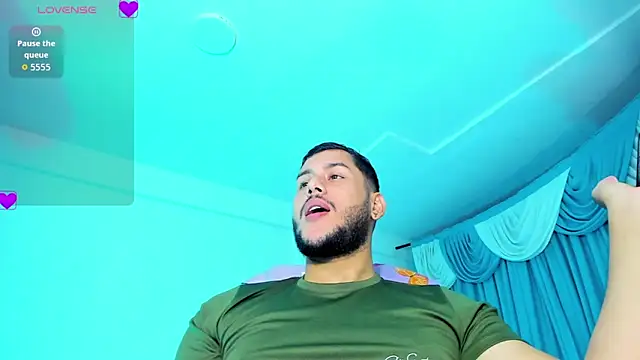 Snapshot of Hot_Latino_boy_ chatting on 10-23-25, 04:00 Hot Latino boy online show from 10-23-25, 04:00