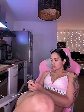 LaPetiteKim online show from 04-15-26, 07:58