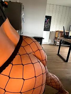 LaPetiteKim online show from 11-12-25, 12:42