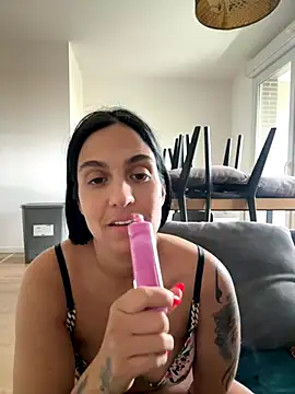 LaPetiteKim online show from 10-16-25, 12:13