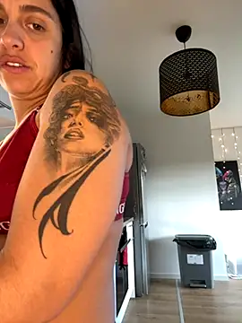 LaPetiteKim online show from 10-24-25, 12:04