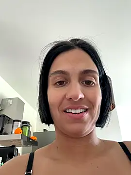 LaPetiteKim online show from 10-17-25, 11:45