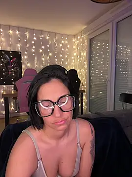 LaPetiteKim online show from 02-15-26, 08:08