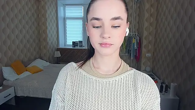 JinnyMcie online show from 10-28-25, 09:19