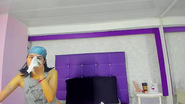 LeaMoreau22 online show from 11-22-25, 12:37