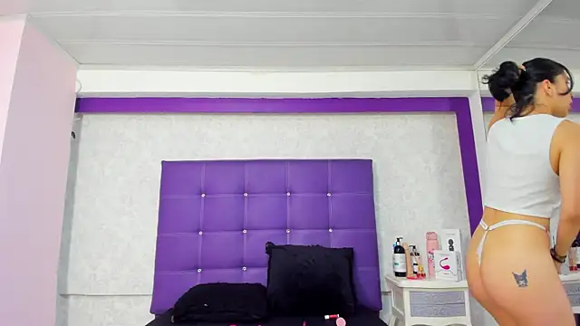 LeaMoreau22 online show from 10-14-25, 12:17