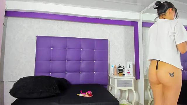 LeaMoreau22 online show from 10-12-25, 12:17