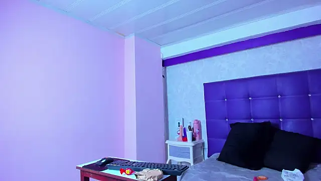 LeaMoreau22 online show from 11-29-25, 12:27