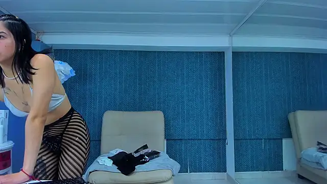 LeaMoreau22 online show from 12-16-25, 12:20