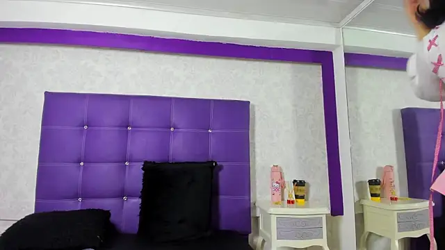 LeaMoreau22 online show from 10-15-25, 12:13