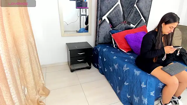 Snapshot of mia_fox4 chatting on 11-27-25, 12:05 mia fox4 online show from 11-27-25, 12:05