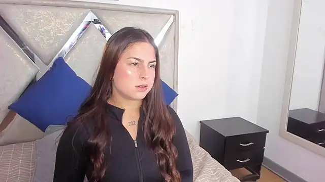 Snapshot of mia_fox4 chatting on 10-19-25, 01:14 mia fox4 online show from 10-19-25, 01:14