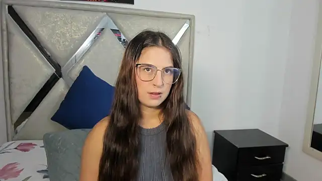 Snapshot of mia_fox4 chatting on 11-02-25, 01:38 mia fox4 online show from 11-02-25, 01:38