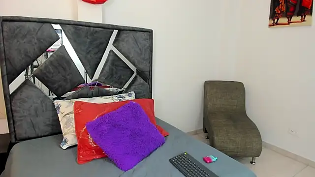 Snapshot of mia_fox4 chatting on 11-15-25, 12:42 mia fox4 online show from 11-15-25, 12:42