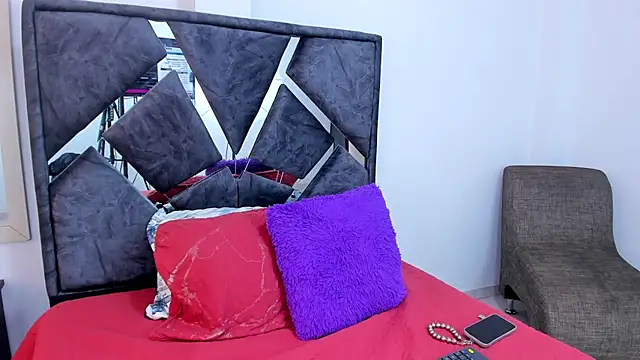 Snapshot of mia_fox4 chatting on 12-02-25, 12:51 mia fox4 online show from 12-02-25, 12:51