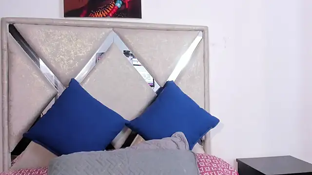 Snapshot of mia_fox4 chatting on 11-05-25, 02:31 mia fox4 online show from 11-05-25, 02:31