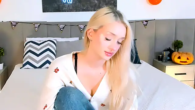 SugarWhisper online show from 10-31-25, 04:47