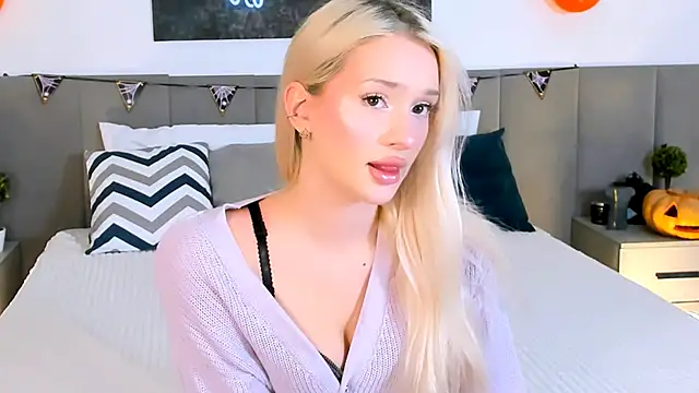 SugarWhisper online show from 10-30-25, 02:58