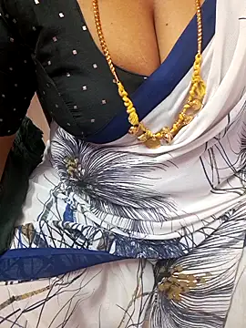 Snapshot of Tamil_Ammani chatting on 02-06-26, 05:53 Tamil Ammani online show from 02-06-26, 05:53