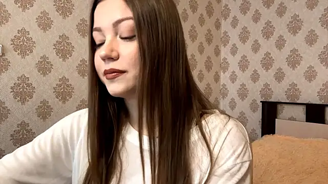 Snapshot of KissMeViolet chatting on 10-13-25, 03:41 KissMeViolet online show from 10-13-25, 03:41