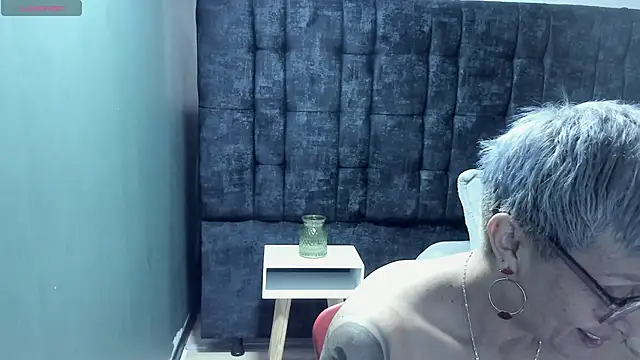 Charlotte  Gray online show from 12-20-25, 07:50