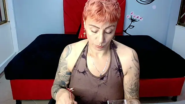 Charlotte  Gray online show from 10-17-25, 12:18