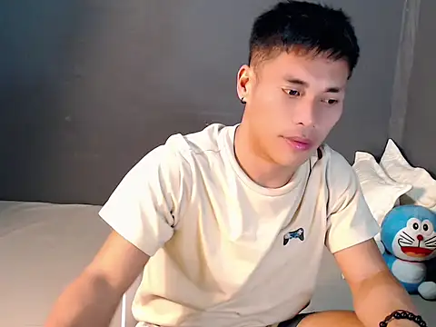 Snapshot of Cute_Lucas chatting on 10-15-25, 04:37 Cute Lucas online show from 10-15-25, 04:37