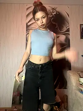 Snapshot of _Siennaaa_ chatting on 10-18-25, 06:10  Siennaaa  online show from 10-18-25, 06:10