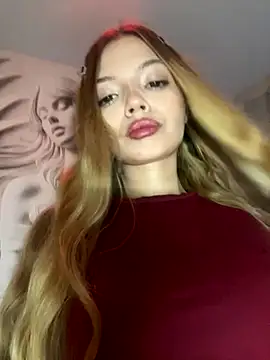Snapshot of _Siennaaa_ chatting on 10-20-25, 02:39  Siennaaa  online show from 10-20-25, 02:39