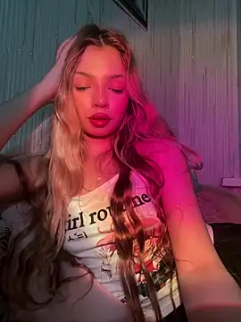  Siennaaa  online show from 03-01-26, 09:48