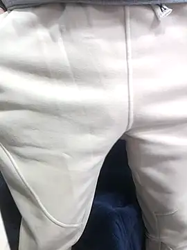 Snapshot of chougegg0214 chatting on 11-18-25, 01:54 chougegg0214 online show from 11-18-25, 01:54