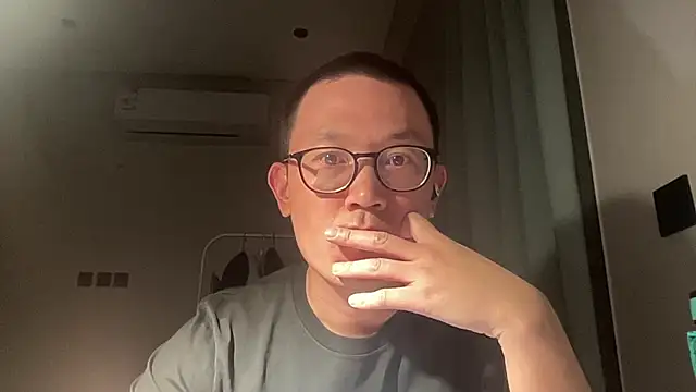 Snapshot of yewuzhibb chatting on 10-01-25, 03:27 yewuzhibb online show from 10-01-25, 03:27
