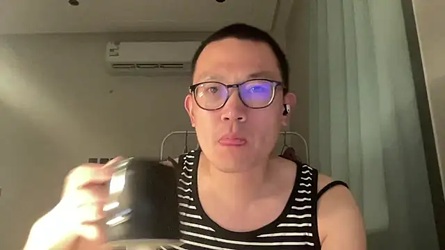 Snapshot of yewuzhibb chatting on 10-02-25, 07:06 yewuzhibb online show from 10-02-25, 07:06