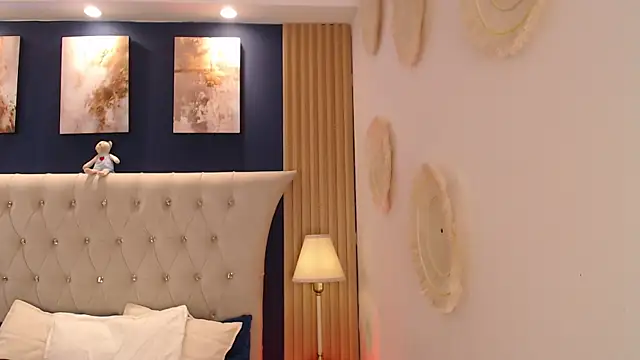 Snapshot of GloryShine chatting on 02-17-26, 12:35 GloryShine online show from 02-17-26, 12:35