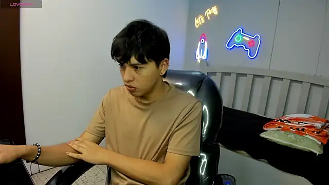 StiwenTwink online show from 12-02-25, 12:29