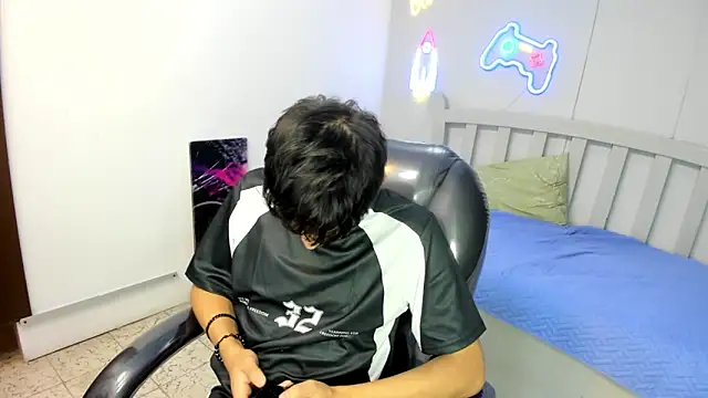 StiwenTwink online show from 11-21-25, 04:06