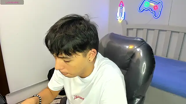 StiwenTwink online show from 11-18-25, 04:54