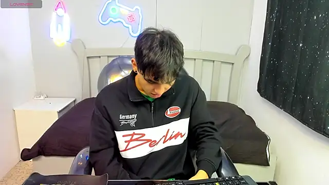 StiwenTwink online show from 11-15-25, 01:59