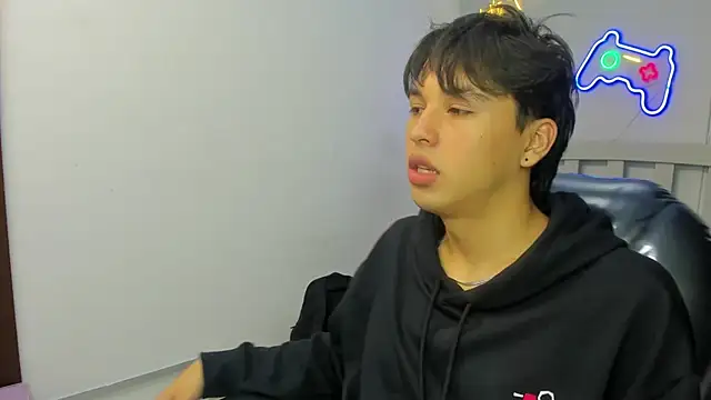 StiwenTwink online show from 10-03-25, 01:01