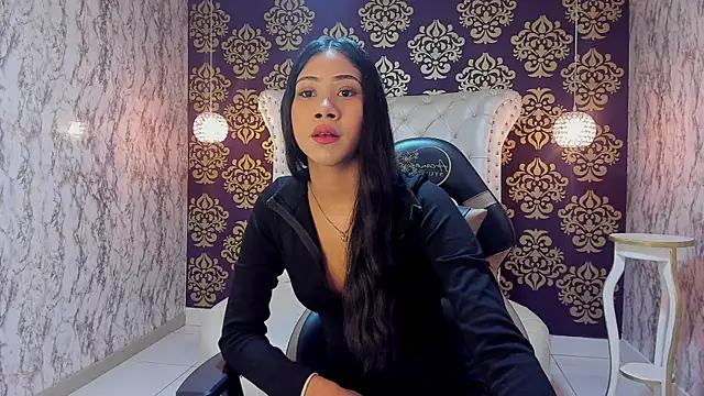 Snapshot of Mia_Stonnes chatting on 10-08-25, 12:17 Mia Stonnes online show from 10-08-25, 12:17