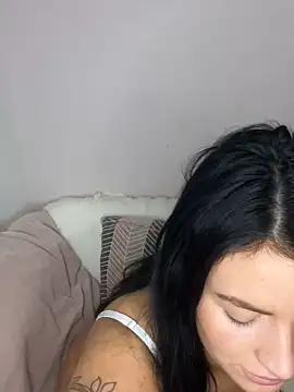 LolaReaX online show from 12-23-25, 08:24