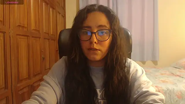 Venus cat  online show from 12-18-25, 10:46