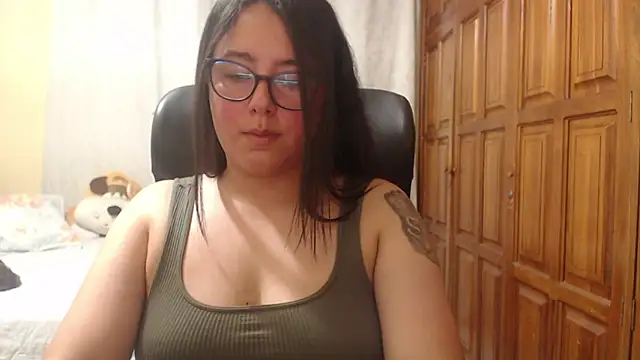Snapshot of Venus_cat_ chatting on 05-29-26, 04:18 Venus cat online show from 05-29-26, 04:18