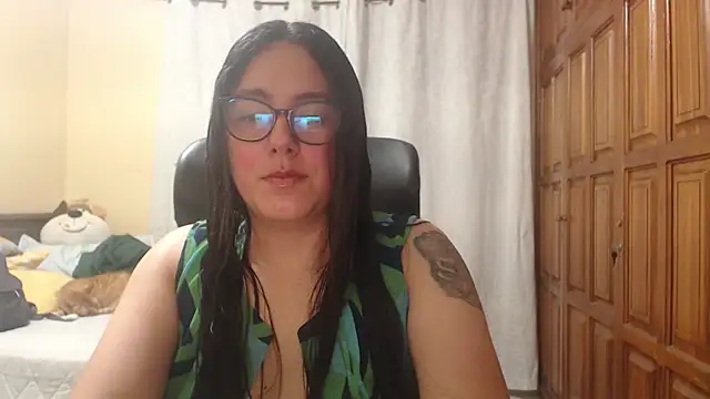 Snapshot of Venus_cat_ chatting on 05-01-26, 11:32 Venus cat online show from 05-01-26, 11:32